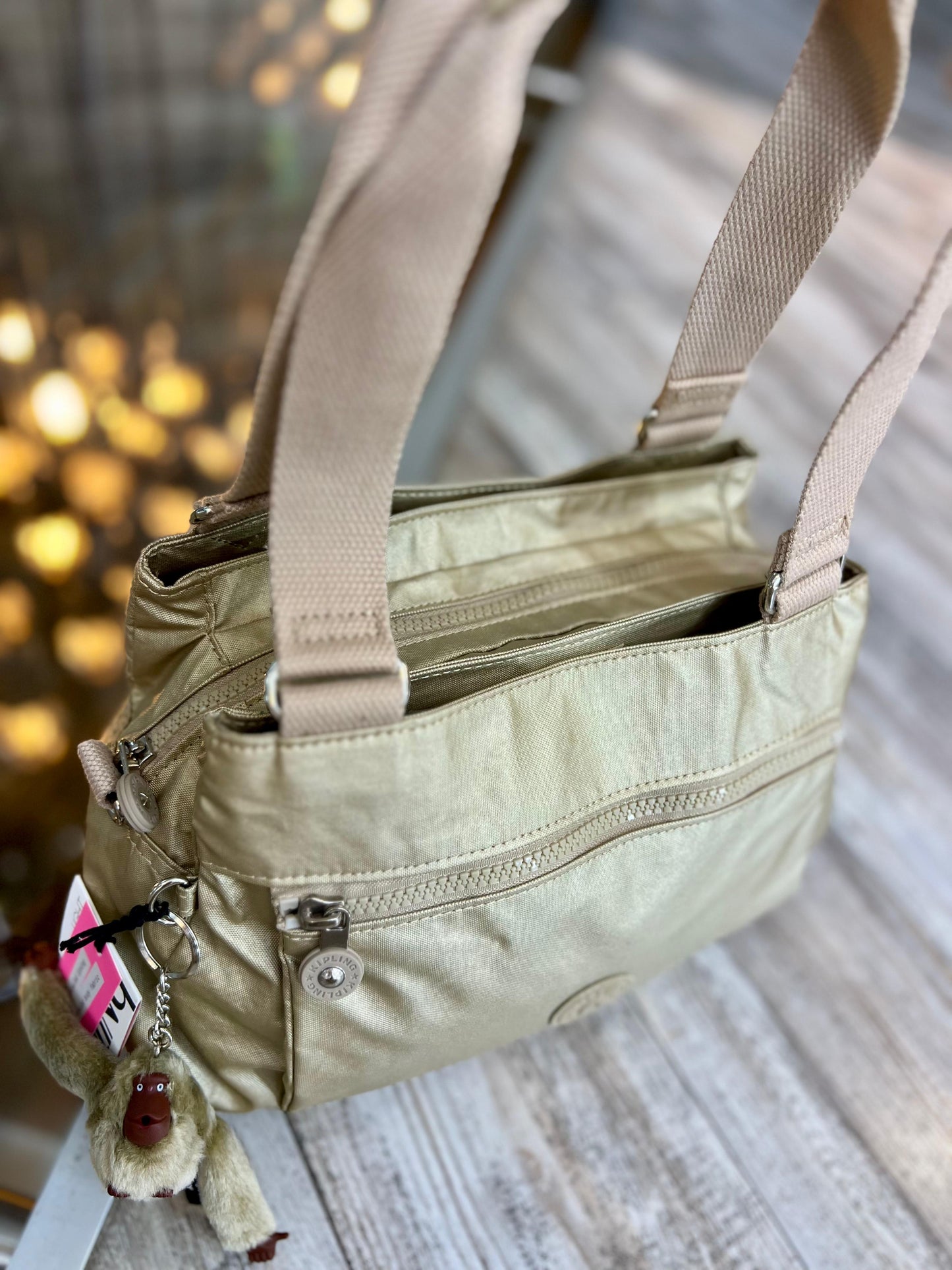 Bolso de Mano Dorado