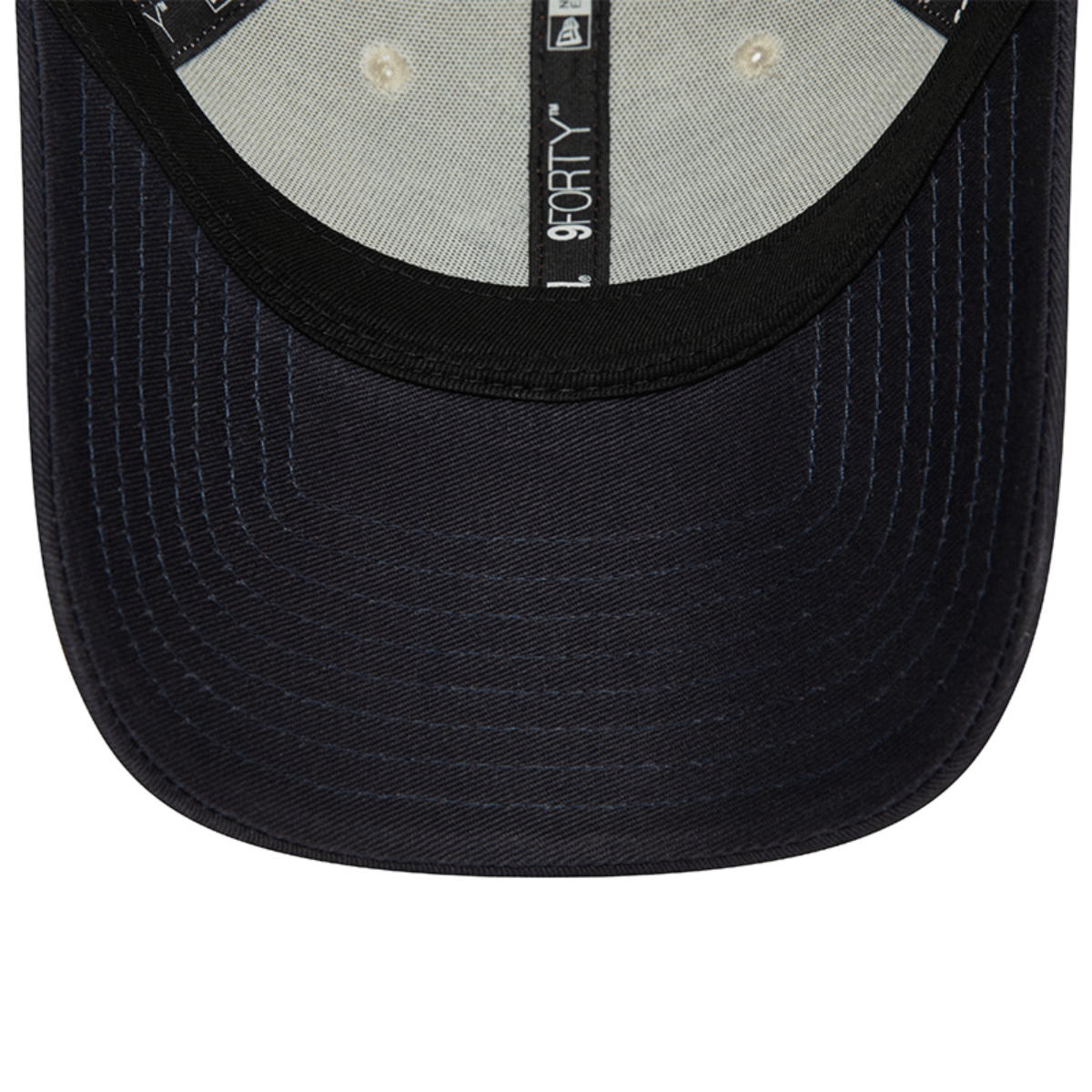 Gorra New Era NY 940 Ajustable Beige - Negro