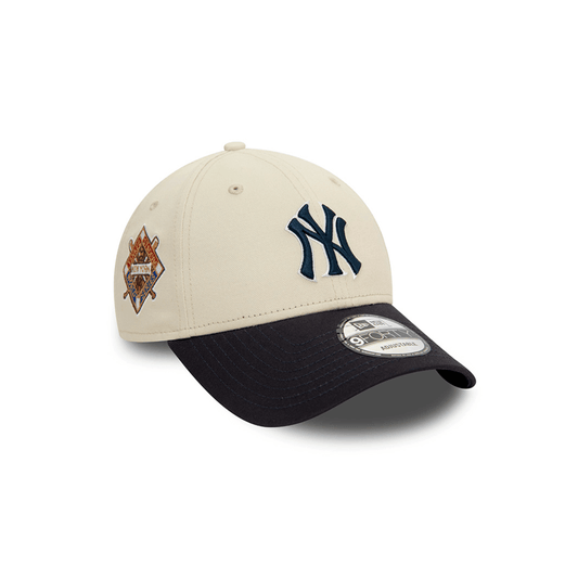 Gorra New Era NY 940 Ajustable Beige - Negro