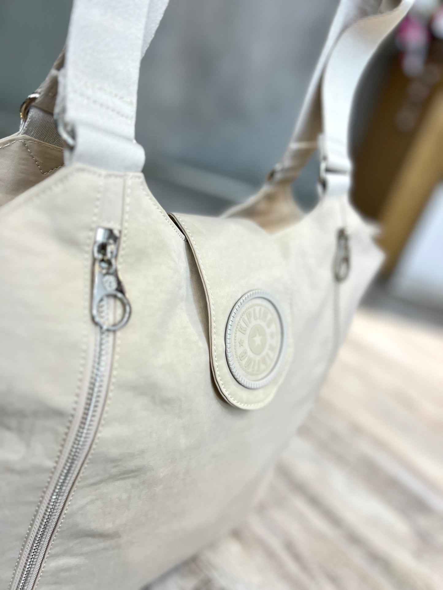 Bolso de Mano Crema de Lujo