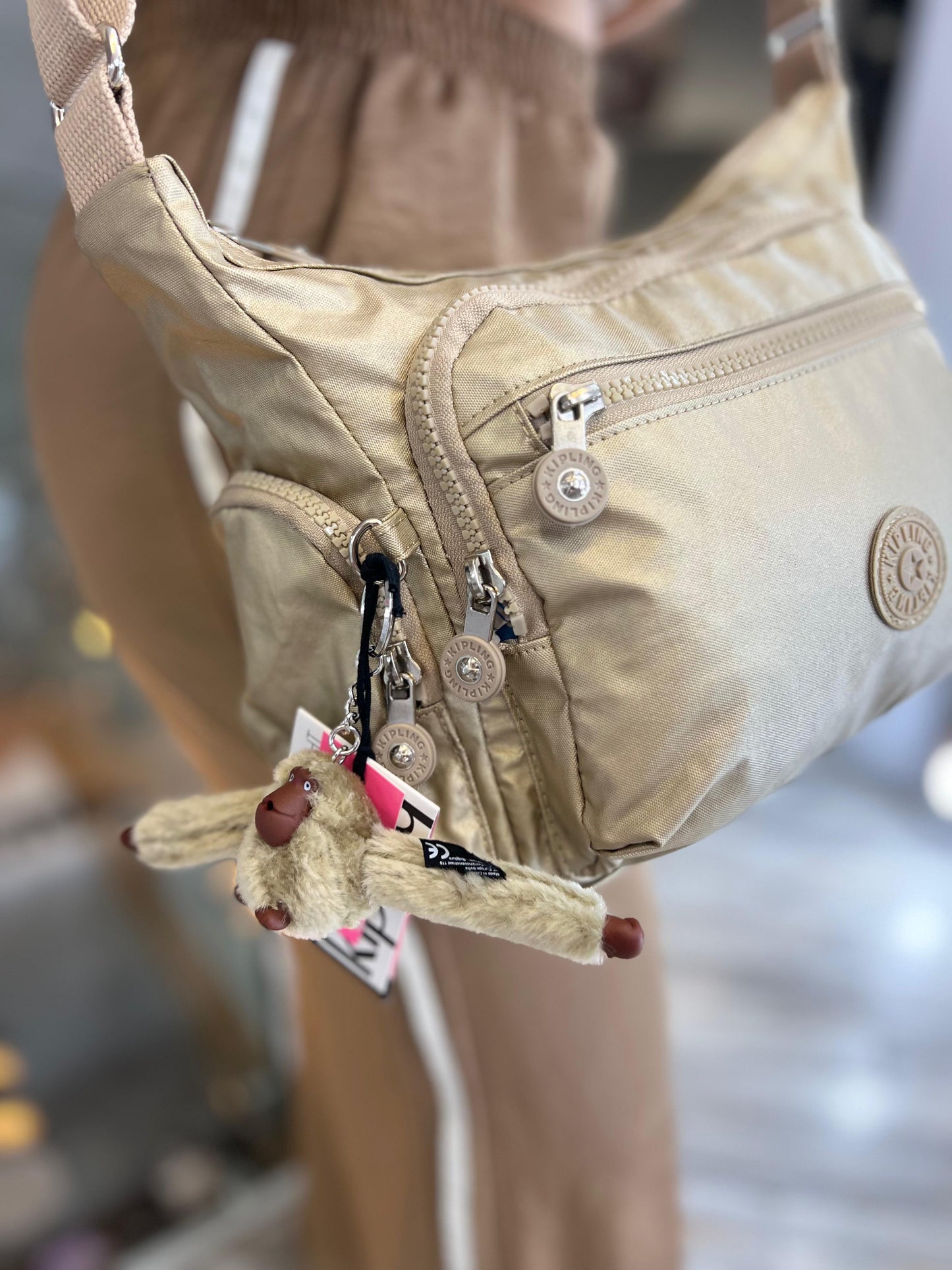 Bolso de Mano Dorado