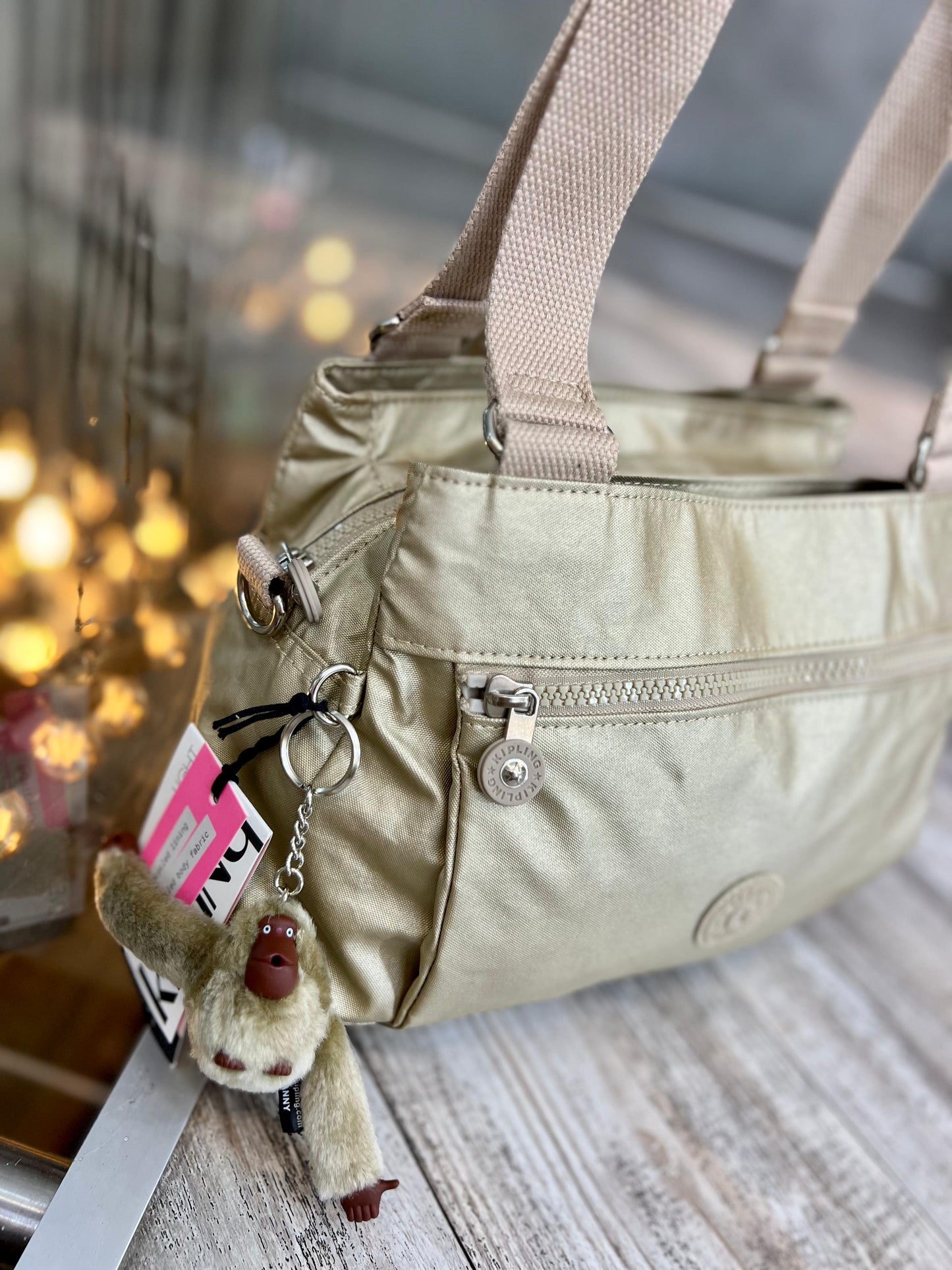 Bolso de Mano Dorado