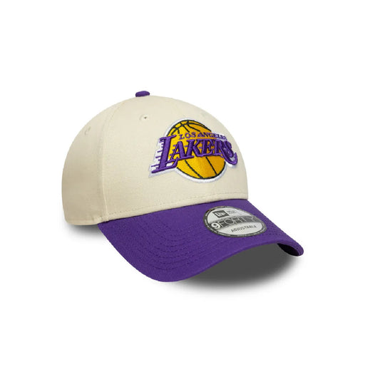 Gorra New Era Lakers 940 Ajustable Beige - Morada Edición especial
