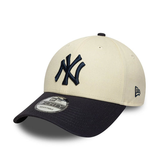 Gorra New Era NY 940 Ajustable Beige - Negro