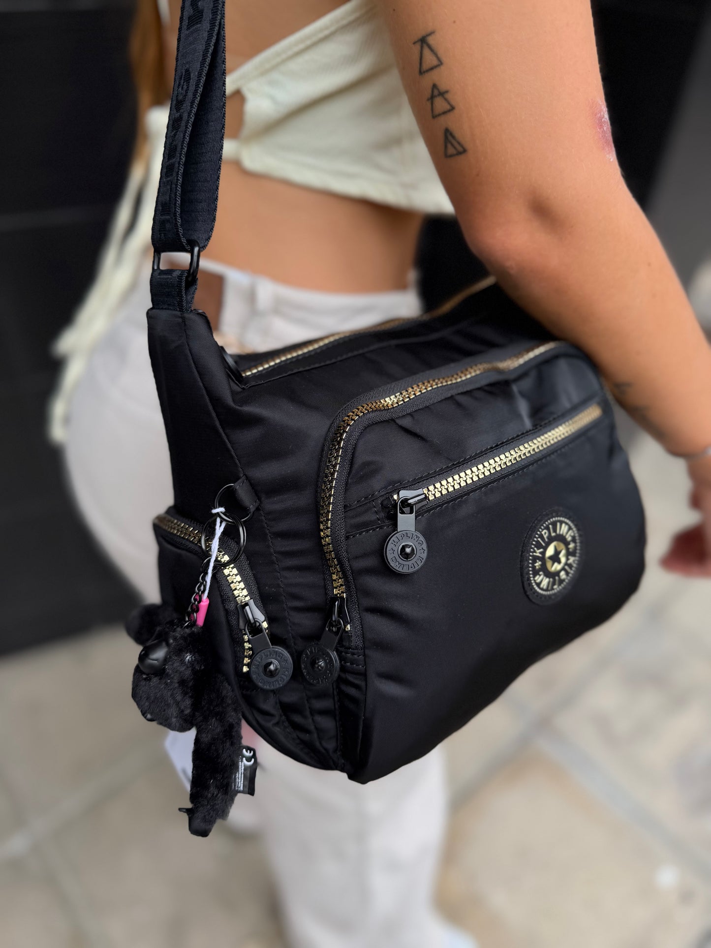 Bolso de Mano Negro-Dorado