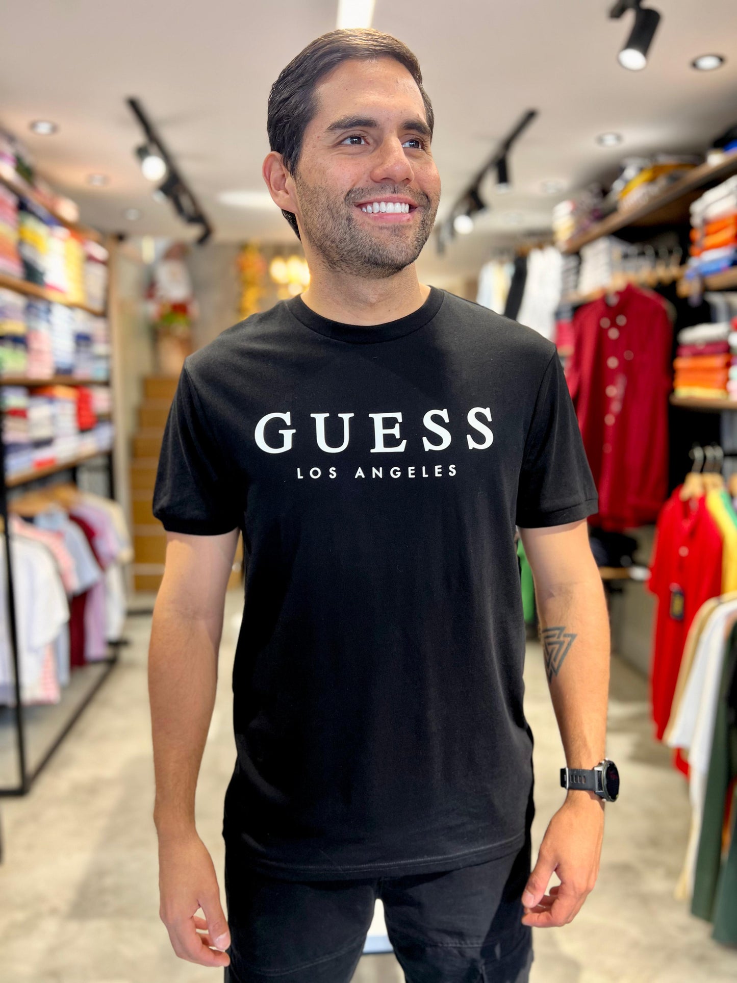 Camiseta Guess Hombre negra