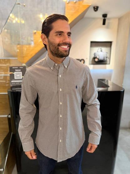 Camisa Polo R.L hombre Slim Fit Algodón Cuadros Cafés Con Blanco Caballo Azul