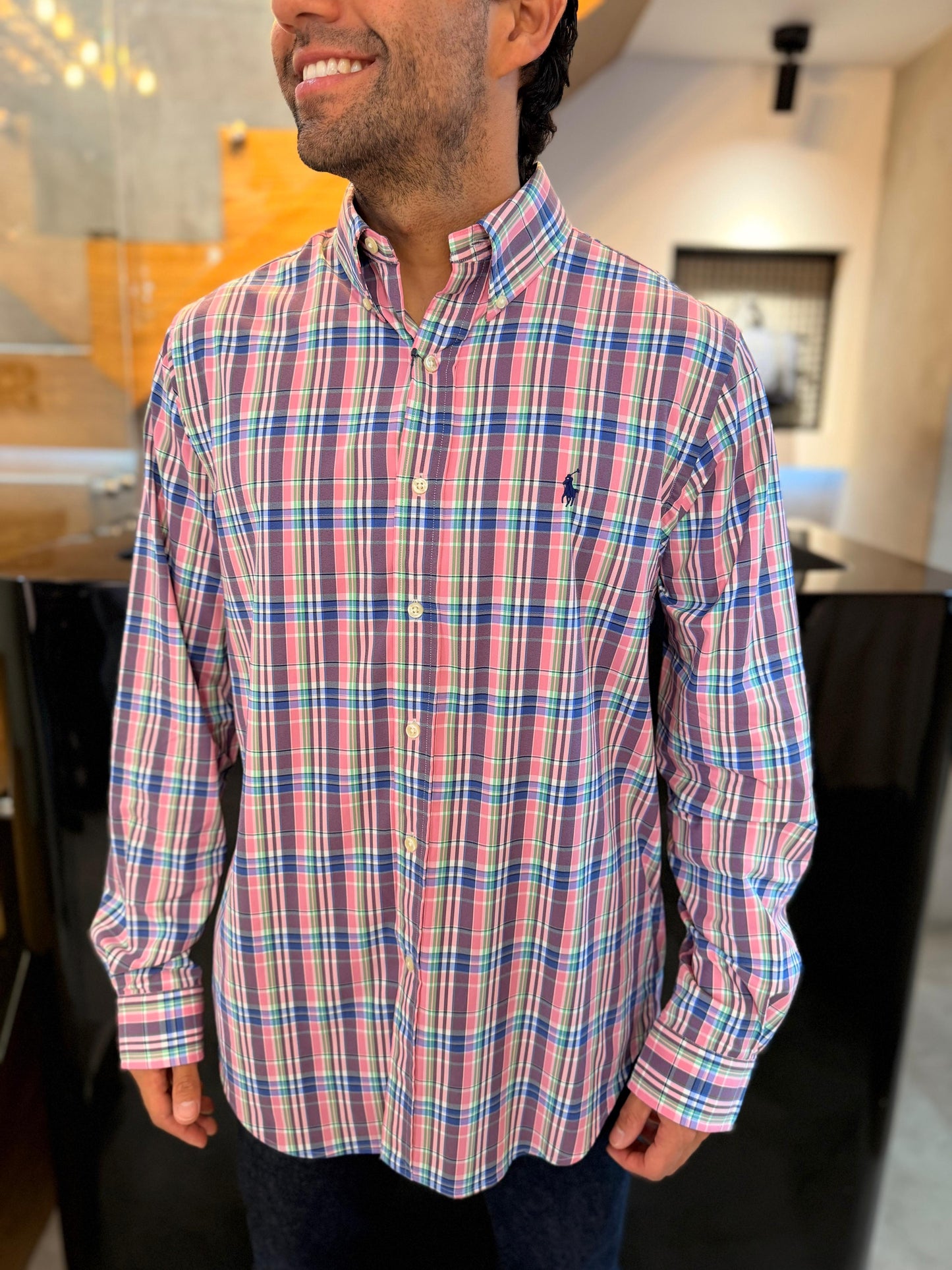 Camisa Polo R.L hombre Performance Cuadros Rosados con Azul Caballo Azul