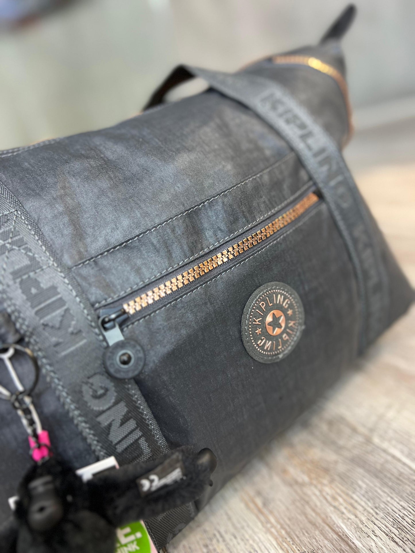 Bolso de Mano Gris Metalizado