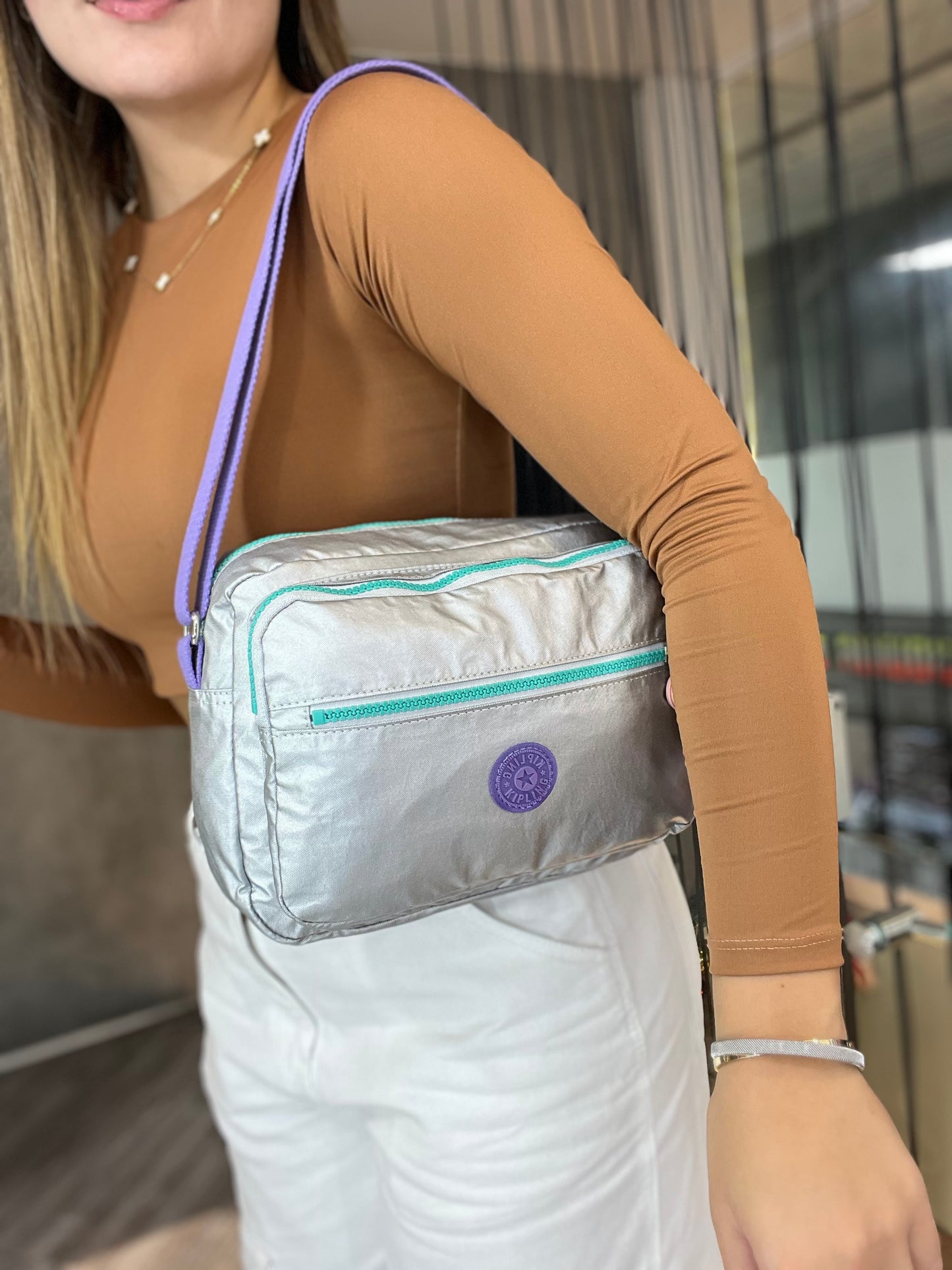 Bolso Manos Libres Plateado