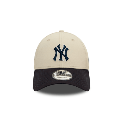 Gorra New Era NY 940 Ajustable Beige - Negro