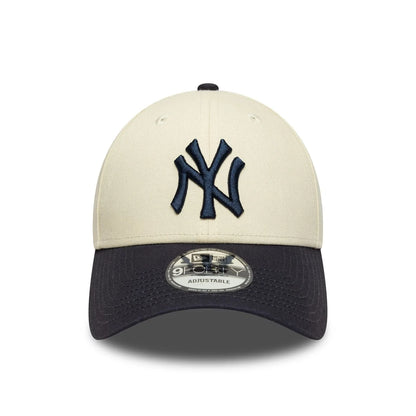 Gorra New Era NY 940 Ajustable Beige - Negro