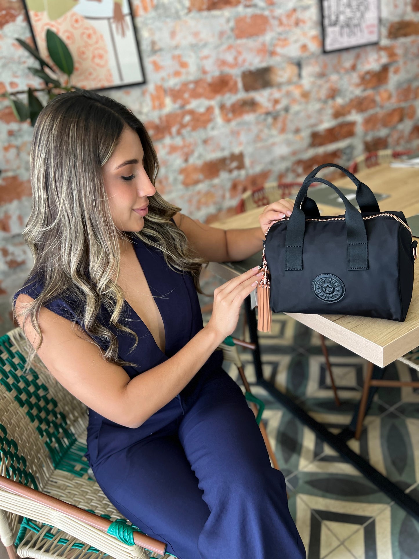 Bolso de Mano Negro de Lujo